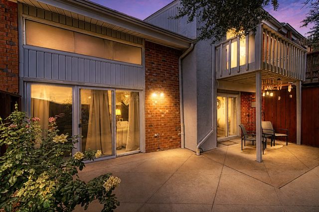 2954 Woodcroft Circle, Carrollton, TX 75006