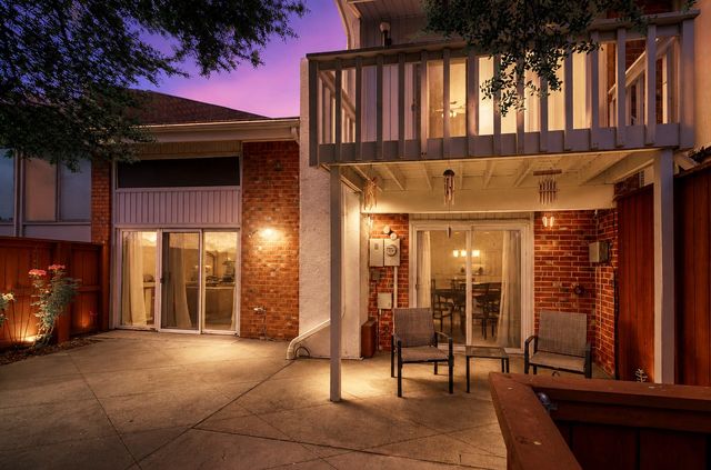 2954 Woodcroft Circle, Carrollton, TX 75006