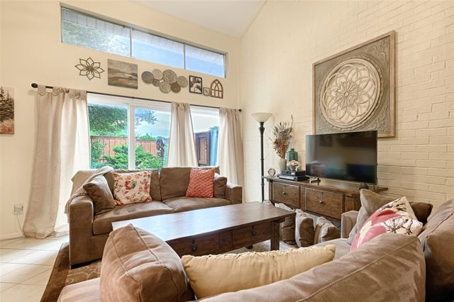 2954 Woodcroft Circle, Carrollton, TX 75006