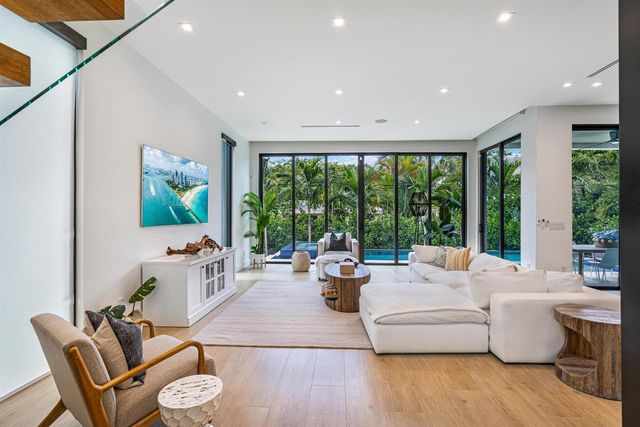 719 N Victoria Park Road, Fort Lauderdale, FL 33304