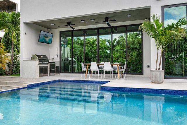 719 N Victoria Park Road, Fort Lauderdale, FL 33304