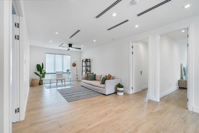 719 N Victoria Park Road, Fort Lauderdale, FL 33304