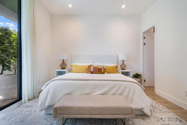 719 N Victoria Park Road, Fort Lauderdale, FL 33304