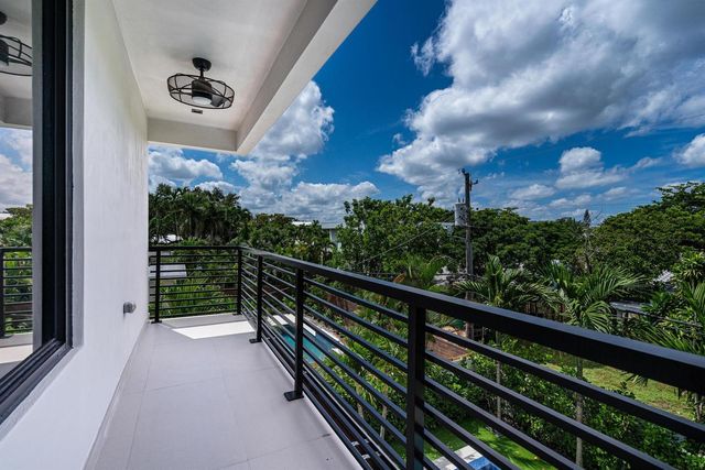 719 N Victoria Park Road, Fort Lauderdale, FL 33304