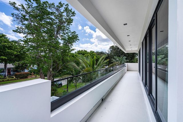 719 N Victoria Park Road, Fort Lauderdale, FL 33304