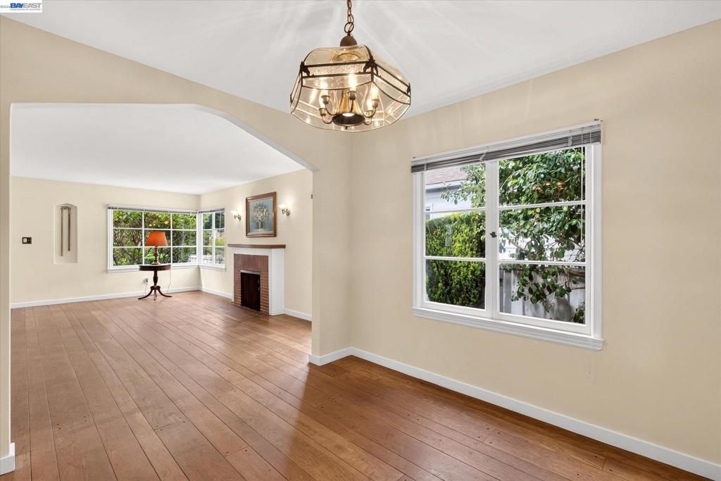 Image 10 of property listing at 1075 Durant Ave, San Leandro, CA 94577
