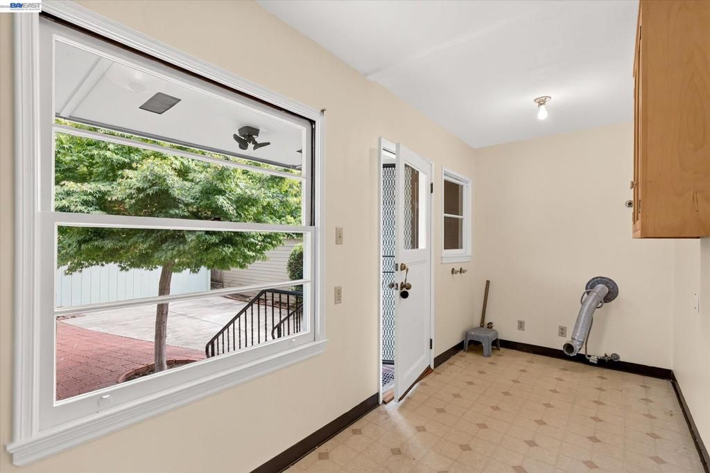 Image 15 of property listing at 1075 Durant Ave, San Leandro, CA 94577