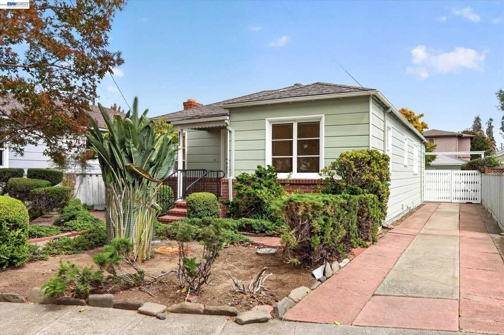 Image 2 of property listing at 1075 Durant Ave, San Leandro, CA 94577