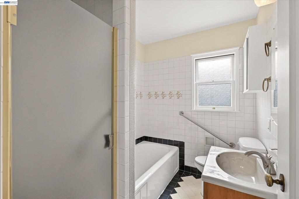 Image 24 of property listing at 1075 Durant Ave, San Leandro, CA 94577