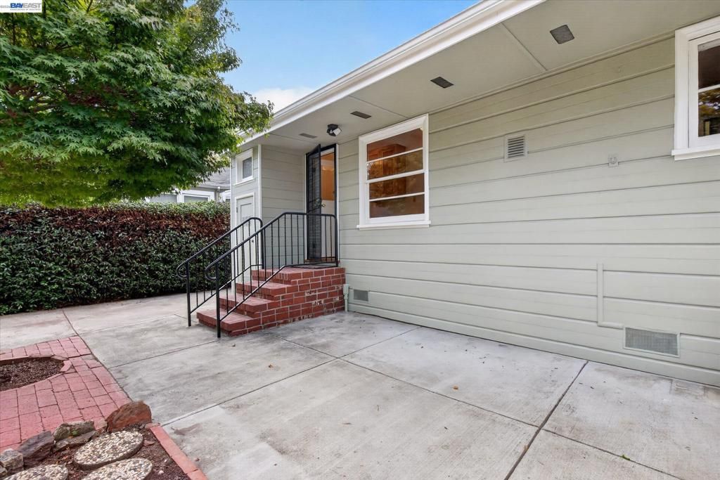 Image 27 of property listing at 1075 Durant Ave, San Leandro, CA 94577