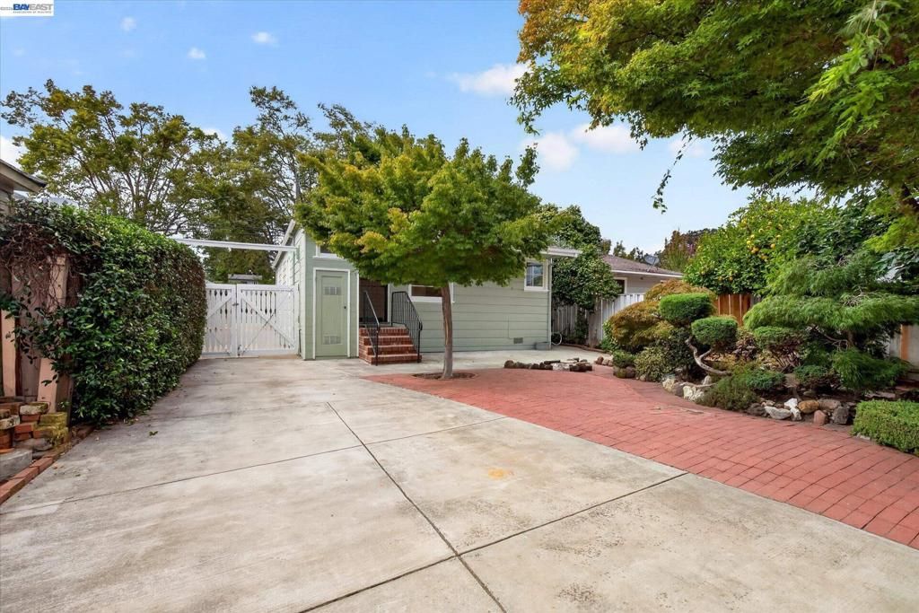 Image 31 of property listing at 1075 Durant Ave, San Leandro, CA 94577