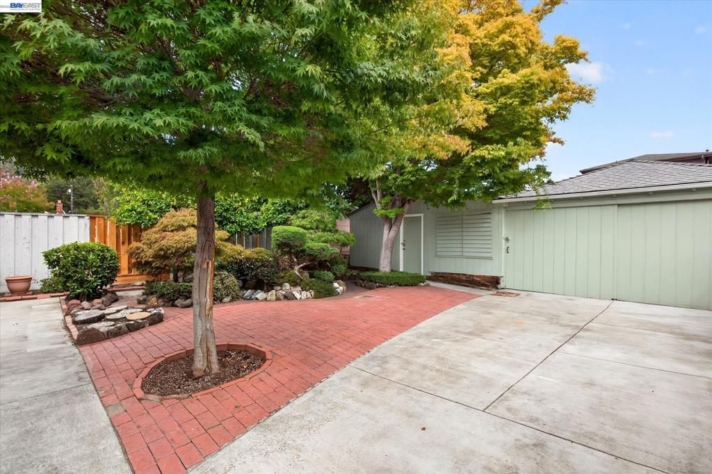 Image 32 of property listing at 1075 Durant Ave, San Leandro, CA 94577