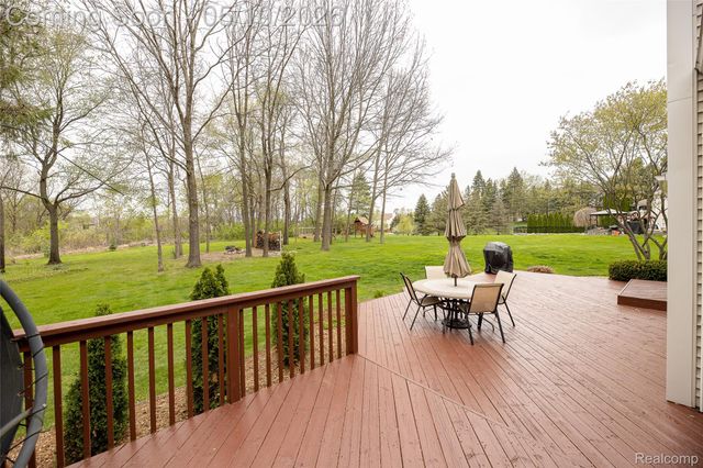 30425 Ridge Court, Lyon Charter Township, MI 48165