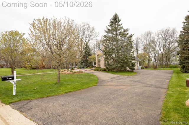 30425 Ridge Court, Lyon Charter Township, MI 48165