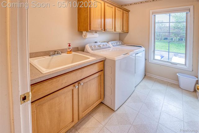30425 Ridge Court, Lyon Charter Township, MI 48165