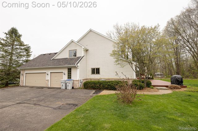 30425 Ridge Court, Lyon Charter Township, MI 48165