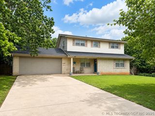 1813 Bellaire Circle, Moore, OK 73160