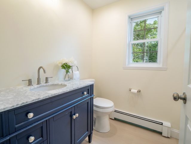 215 Ashumet Rd, Mashpee, MA 02649