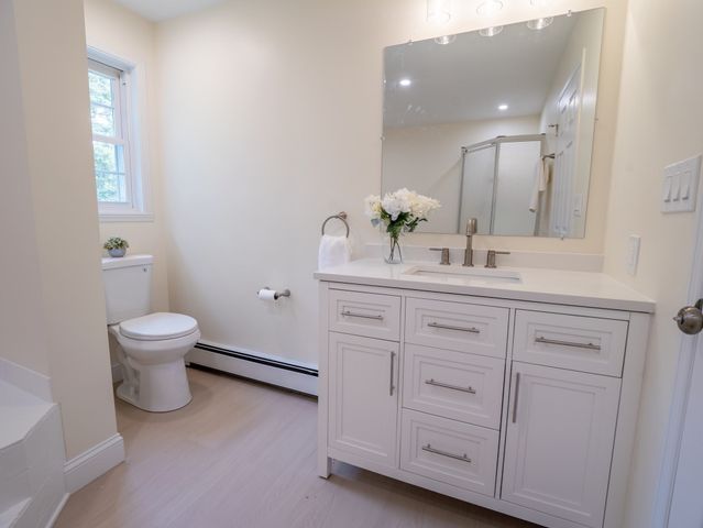 215 Ashumet Rd, Mashpee, MA 02649