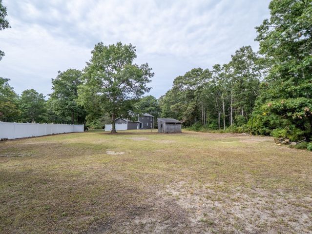 215 Ashumet Rd, Mashpee, MA 02649