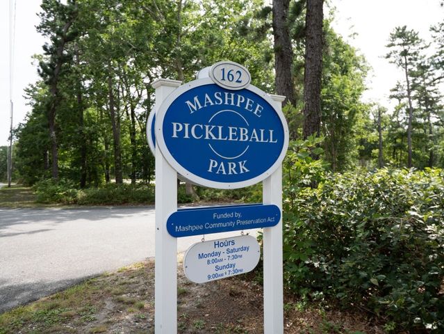 215 Ashumet Rd, Mashpee, MA 02649