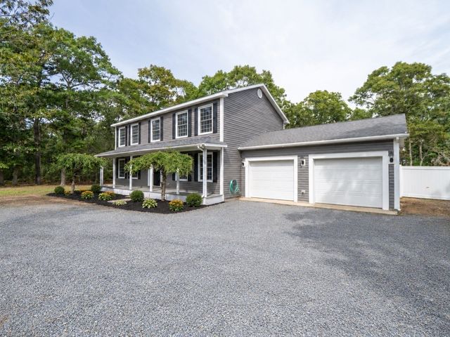 215 Ashumet Rd, Mashpee, MA 02649