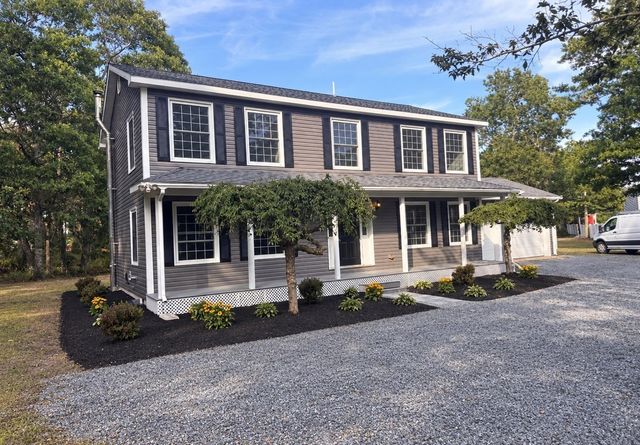 215 Ashumet Rd, Mashpee, MA 02649