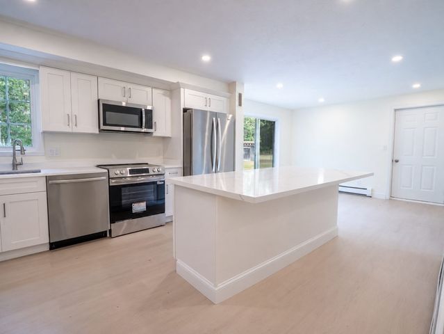 215 Ashumet Rd, Mashpee, MA 02649
