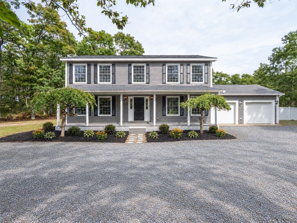 215 Ashumet Rd, Mashpee, MA 02649