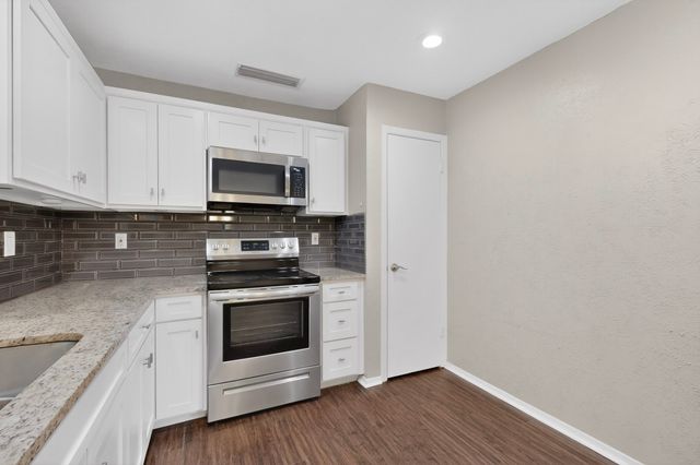 1620 Glenhill Lane, Lewisville, TX 75077