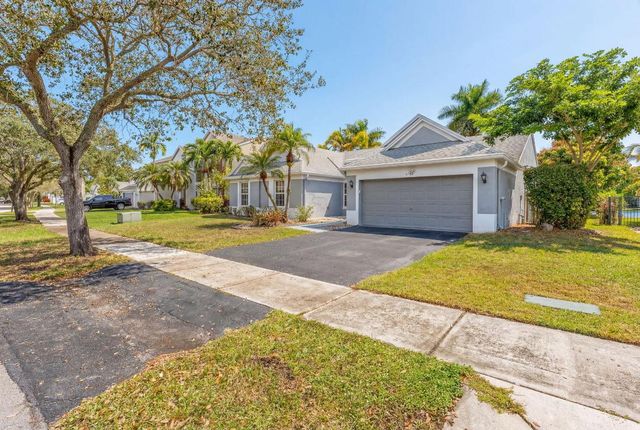 10185 Grove Lane, Cooper City, FL 33328