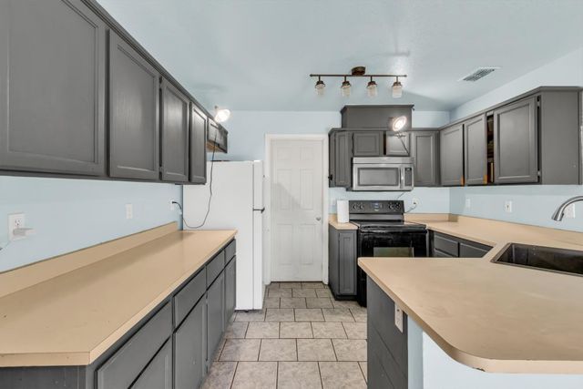 1718 Wildflower Cir, Yuba City, CA 95993