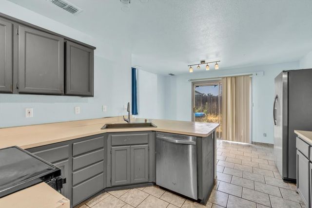 1718 Wildflower Cir, Yuba City, CA 95993