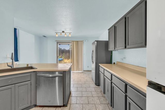 1718 Wildflower Cir, Yuba City, CA 95993