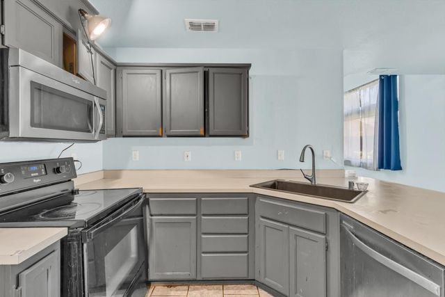 1718 Wildflower Cir, Yuba City, CA 95993