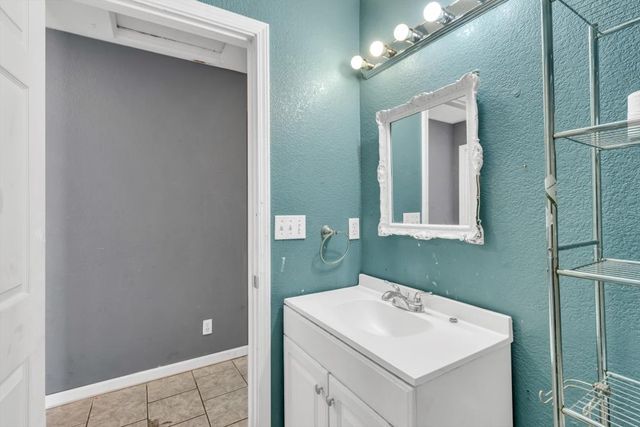 1718 Wildflower Cir, Yuba City, CA 95993