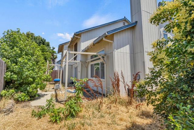 1718 Wildflower Cir, Yuba City, CA 95993
