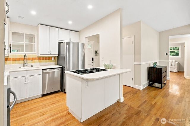 15936 76th Place NE, Kenmore, WA 98028