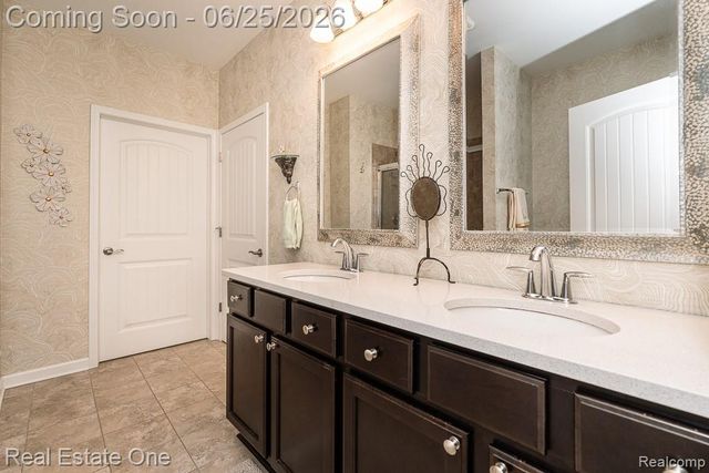 2082 Orwell Street, Orion Charter Township, MI 48360
