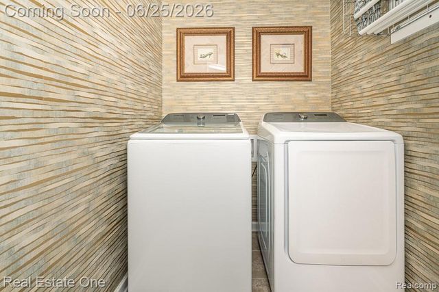 2082 Orwell Street, Orion Charter Township, MI 48360