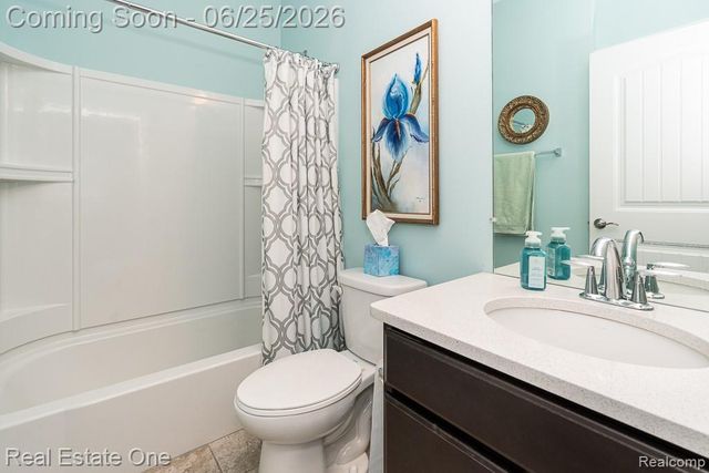 2082 Orwell Street, Orion Charter Township, MI 48360