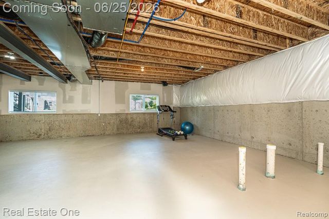 2082 Orwell Street, Orion Charter Township, MI 48360