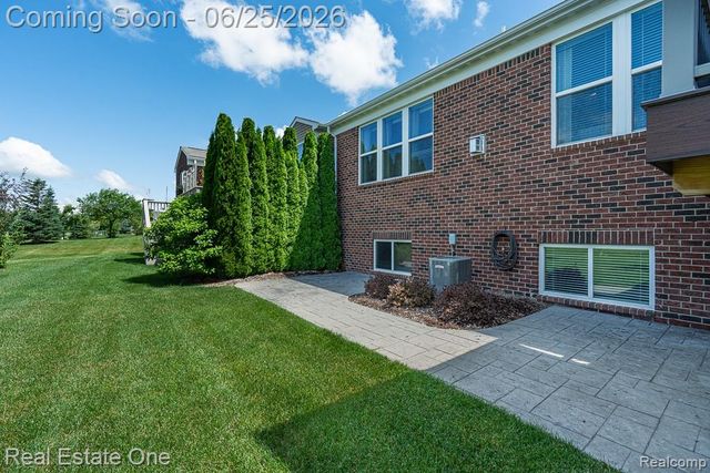 2082 Orwell Street, Orion Charter Township, MI 48360