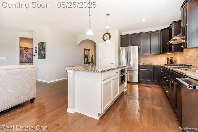 2082 Orwell Street, Orion Charter Township, MI 48360