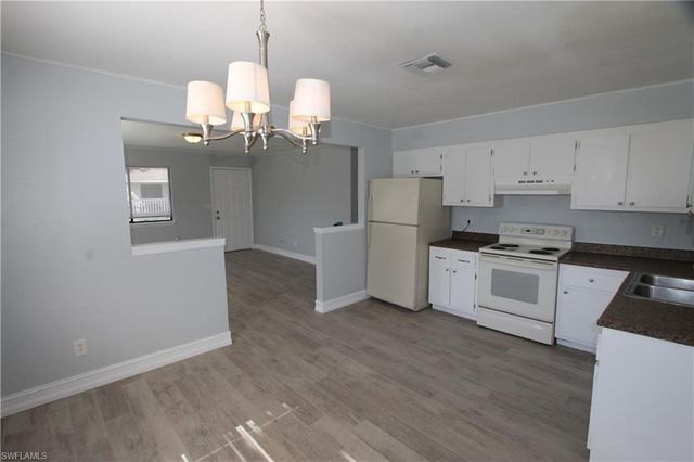 2445 Thomasson DR D, Naples, FL 34112