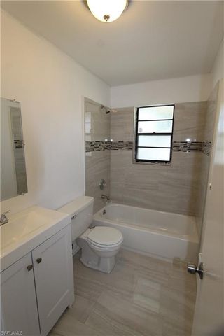 2445 Thomasson DR D, Naples, FL 34112