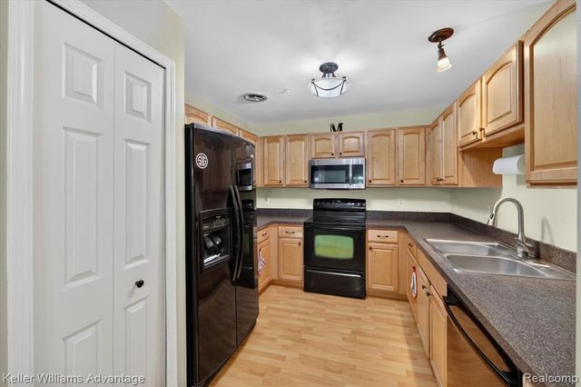 16982 Farmington Road, Livonia, MI 48154