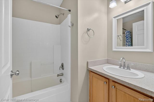16982 Farmington Road, Livonia, MI 48154