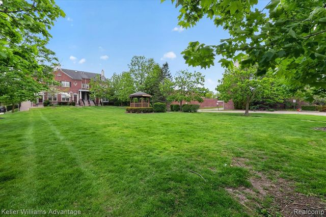 16982 Farmington Road, Livonia, MI 48154