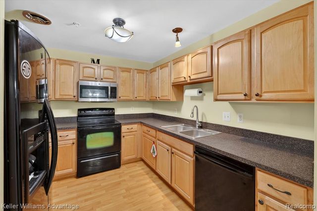 16982 Farmington Road, Livonia, MI 48154